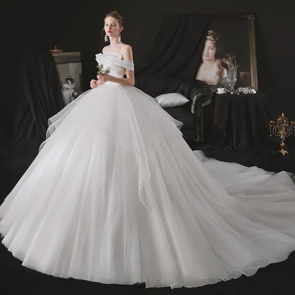 Minimalist White Bridal Wedding Dresses 2021 A-Line / Princess Strapless One-Shoulder Short Sleeve Backless Cathedral Train Ruffle