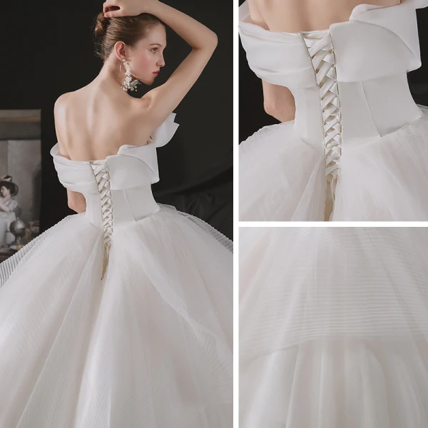 Minimalistisch Weiß Hochzeits Brautkleider / Hochzeitskleider 2021 A Linie Bandeau One-Shoulder Kurze Ärmel Rückenfreies Kathedrale Schleppe Rüschen