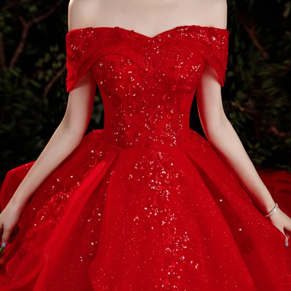 Schöne Rot Hochzeits Brautkleider / Hochzeitskleider 2021 A Linie Off Shoulder Kurze Ärmel Rückenfreies Applikationen Spitze Pailletten Perlenstickerei Glanz Tülle Kathedrale Schleppe Rüschen