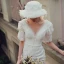 Haut de Gamme Jardin / Extérieur Blanche Dentelle Robe De Mariée 2021 Trompette / Sirène Col v profond Gonflée Manches Courtes Dos Nu Train De Balayage Volants