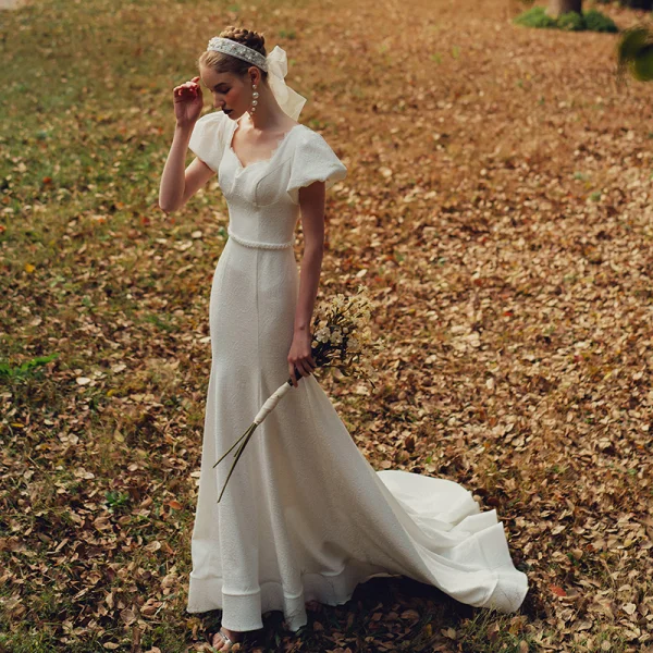 High End Garten / Im Freien Ivory / Creme Spitze Brautkleider / Hochzeitskleider 2021 Meerjungfrau Eckiger Ausschnitt Geschwollenes Kurze Ärmel Rückenfreies Perlenstickerei Perle Stoffgürtel Sweep / Pinsel Zug Rüschen