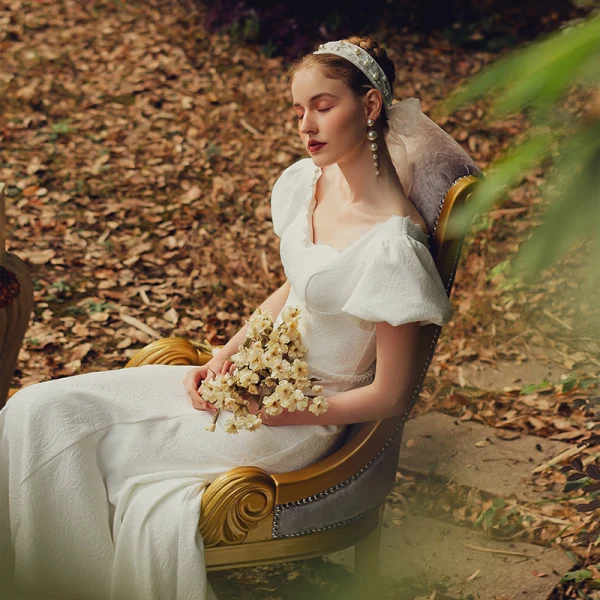 High End Garten / Im Freien Ivory / Creme Spitze Brautkleider / Hochzeitskleider 2021 Meerjungfrau Eckiger Ausschnitt Geschwollenes Kurze Ärmel Rückenfreies Perlenstickerei Perle Stoffgürtel Sweep / Pinsel Zug Rüschen