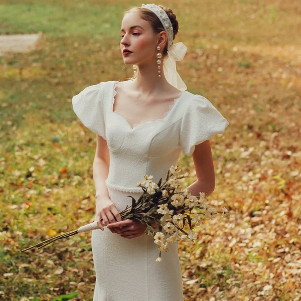 High End Garten / Im Freien Ivory / Creme Spitze Brautkleider / Hochzeitskleider 2021 Meerjungfrau Eckiger Ausschnitt Geschwollenes Kurze Ärmel Rückenfreies Perlenstickerei Perle Stoffgürtel Sweep / Pinsel Zug Rüschen