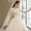 Romantique Champagne La Mariée Robe De Mariée 2021 Robe Boule Transparentes Encolure Dégagée Gonflée Manches Courtes Dos Nu Appliques En Dentelle Perlage Paillettes Glitter Tulle Cathedral Train Volants