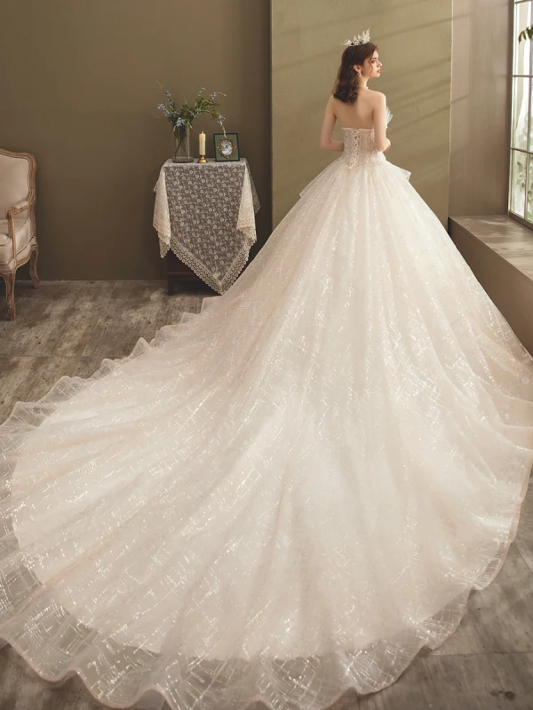 Scintillantes Champagne La Mariée Robe De Mariée 2021 Robe Boule Bustier Sans Manches Dos Nu Appliques En Dentelle Perlage Paillettes Cathedral Train Volants