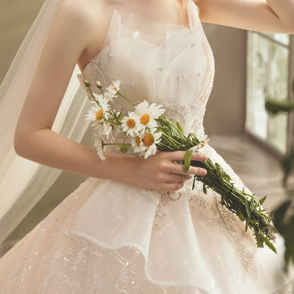 Scintillantes Champagne La Mariée Robe De Mariée 2021 Robe Boule Bustier Sans Manches Dos Nu Appliques En Dentelle Perlage Paillettes Cathedral Train Volants