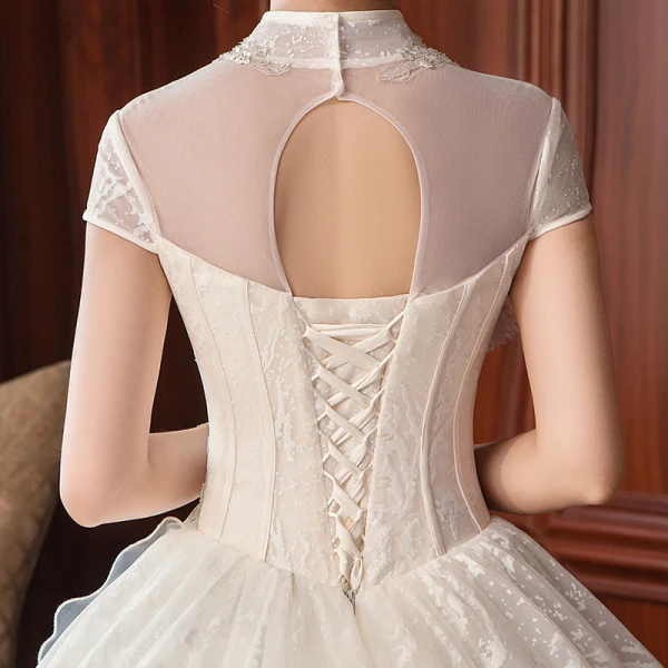 Chinesischer Stil Ivory / Creme Hochzeits Brautkleider / Hochzeitskleider 2021 Ballkleid Durchsichtige Stehkragen Kurze Ärmel Rückenfreies Perlenstickerei Pailletten Lange Rüschen