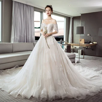 Luxe Ivoire Robe De Mariée 2018 Princesse De L Épaule Manches Courtes Appliques En Dentelle Perlage Dos Nu Cathedral Train Volants