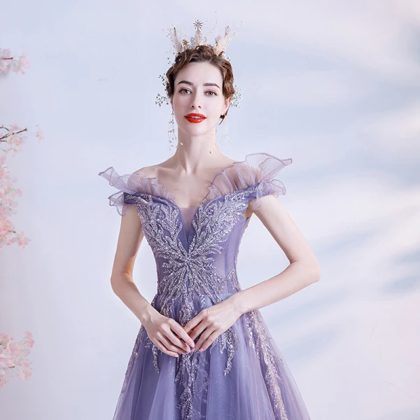 Élégant Violet Robe De Bal 2021 Princesse De l'épaule Manches Courtes Appliques Perlage Paillettes Glitter Tulle Train De Balayage Volants Dos Nu Robe De Ceremonie
