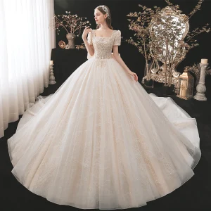 Klassisk Champagne Bryllups Brudekjoler 2021 Ballkjole Firkantet Hals Puffy Korte Ermer Ryggløse Sløyfe Beading Paljetter Glitter Tyll Cathedral Train Buste