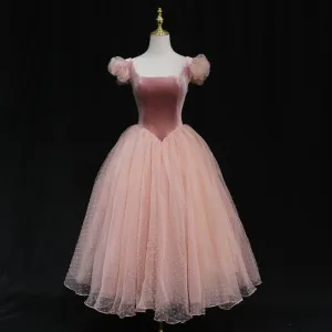 Vintage Originale Perle Rose Dansant Robe De Bal 2021 Robe Boule Encolure Carrée Manches Courtes Tachetée Tulle Thé Longueur Volants Dos Nu Robe De Ceremonie