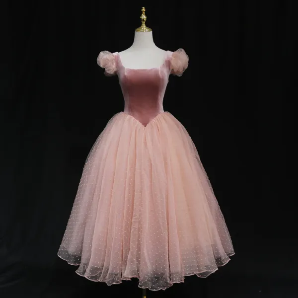Vintage / Retro Pearl Pink Dancing Prom Dresses 2021 Ball Gown Square Neckline Short Sleeve Spotted Tulle Tea-length Ruffle Backless Formal Dresses