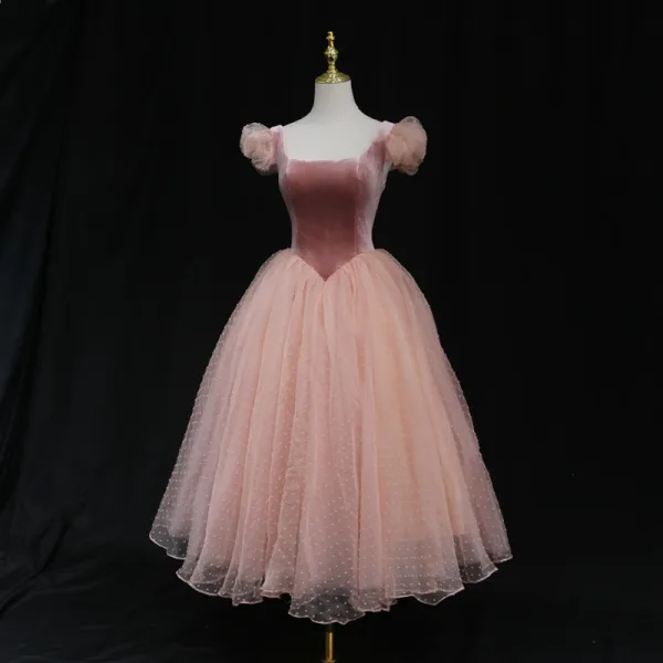 Vintage / Retro Pearl Pink Dancing Prom Dresses 2021 Ball Gown Square Neckline Short Sleeve Spotted Tulle Tea-length Ruffle Backless Formal Dresses