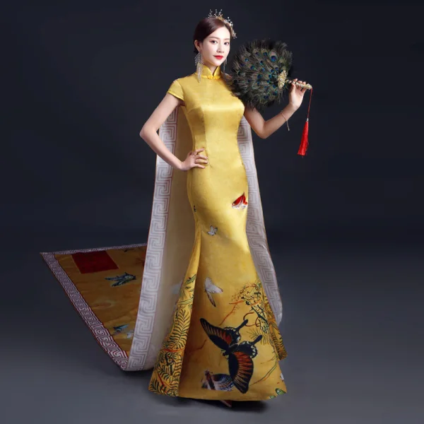 Chinese style Yellow Cheongsam / Qipao 2021 Trumpet / Mermaid High Neck Short Sleeve Butterfly Printing Watteau Train Formal Dresses