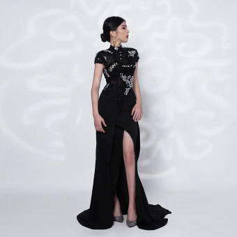 Luxe Tapis Rouge Noire Transparentes Robe De Soirée 2021 Trompette Sirène Col Haut Manches Courtes Fait Main Perlage Fendue Devant Train De Balayage Volants Robe De Ceremonie