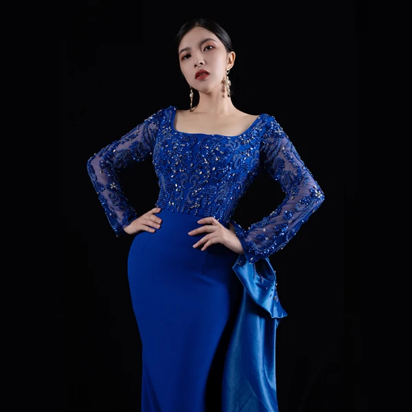 Luxe Bleu Roi Satin Tapis rouge Robe De Soirée 2021 Trompette / Sirène Encolure Carrée Manches Longues Fait main Perlage Train De Balayage Robe De Ceremonie