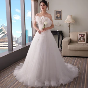 Élégant Blanche Robe De Mariée 2018 Princesse Bustier Sans Manches Dos Nu Plumes Perlage Train De Balayage Volants