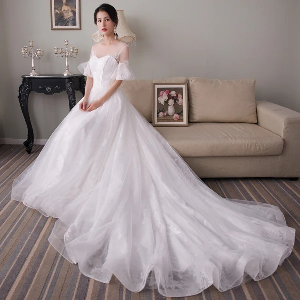 Schlicht Weiß Brautkleider / Hochzeitskleider 2018 A Linie Durchsichtige Rundhalsausschnitt Glockenhülsen Applikationen Spitze Kapelle-Schleppe Rüschen