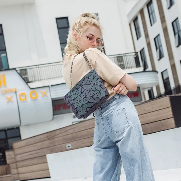 Fashion Multi-Colors Luminous Geometric Square Shoulder Bags Messenger Bag 2021 PU Reflective Holographic Street Wear Women's Bags