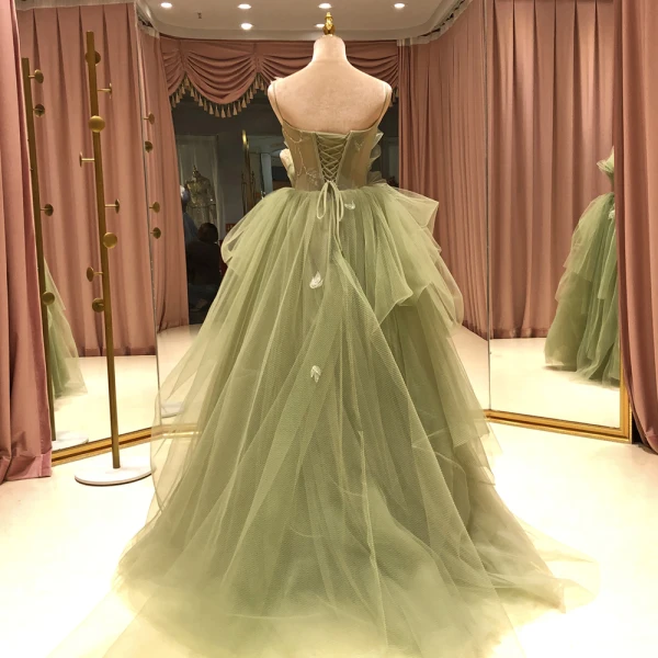 High-end Lime Green Prom Dresses 2021 Ball Gown Spaghetti Straps Sleeveless Appliques Lace Beading Sweep Train Ruffle Backless Formal Dresses