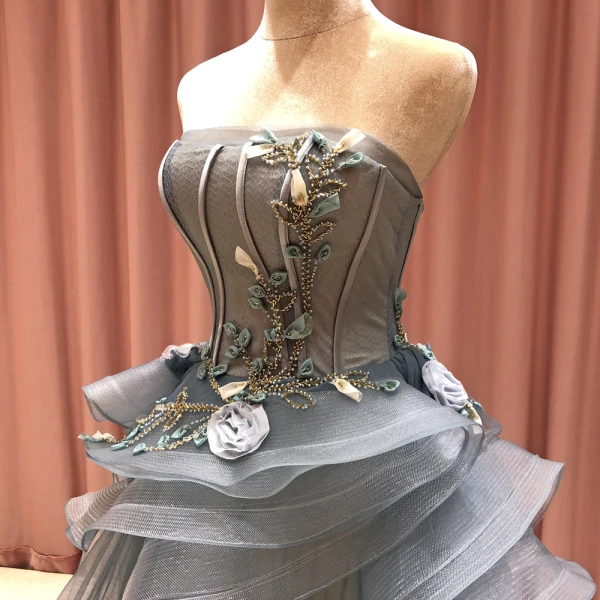 High End Grau Tanzen Ballkleider 2021 Ballkleid Bandeau Ärmellos Applikationen Spitze Perlenstickerei Sweep / Pinsel Zug Rüschen Rückenfreies Festliche Kleider