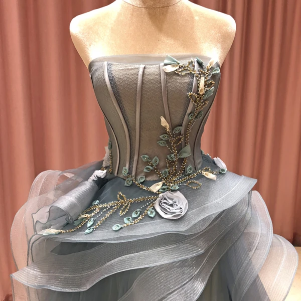 High End Grau Tanzen Ballkleider 2021 Ballkleid Bandeau Ärmellos Applikationen Spitze Perlenstickerei Sweep / Pinsel Zug Rüschen Rückenfreies Festliche Kleider