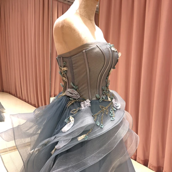 High End Grau Tanzen Ballkleider 2021 Ballkleid Bandeau Ärmellos Applikationen Spitze Perlenstickerei Sweep / Pinsel Zug Rüschen Rückenfreies Festliche Kleider