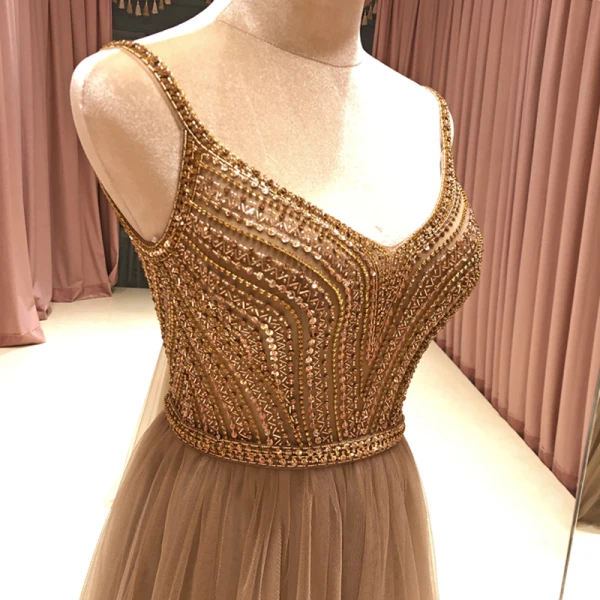 High End Braun Tanzen Ballkleider Mit Schal 2021 A Linie Spaghettiträger Ärmellos Perlenstickerei Stoffgürtel Lange Rüschen Rückenfreies Festliche Kleider
