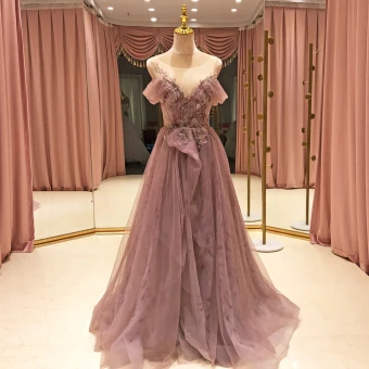 Haut De Gamme Rougissant Rose Transparentes Robe De Bal 2021 Princesse Encolure Carrée Manches Courtes Perlage Train De Balayage Volants Robe De Ceremonie