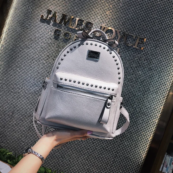 Mode Noire Sacs à dos 2021 PU Rivet Sacs Pour Femmes