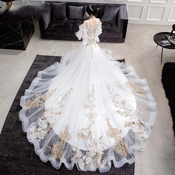 Schöne Ivory / Creme Durchsichtige Brautkleider / Hochzeitskleider 2018 Meerjungfrau Rundhalsausschnitt Geschwollenes 3/4 Ärmel Applikationen Spitze Kapelle-Schleppe Rüschen