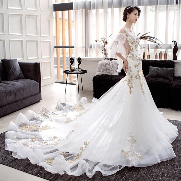 Schöne Ivory / Creme Durchsichtige Brautkleider / Hochzeitskleider 2018 Meerjungfrau Rundhalsausschnitt Geschwollenes 3/4 Ärmel Applikationen Spitze Kapelle-Schleppe Rüschen
