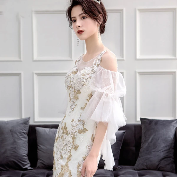 Schöne Ivory / Creme Durchsichtige Brautkleider / Hochzeitskleider 2018 Meerjungfrau Rundhalsausschnitt Geschwollenes 3/4 Ärmel Applikationen Spitze Kapelle-Schleppe Rüschen
