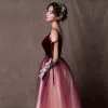 Elegant Burgundy Gradient-Color Champagne Prom Dresses 2019 A-Line / Princess Sleeveless Spaghetti Straps Sash Floor-Length / Long Ruffle Backless Formal Dresses