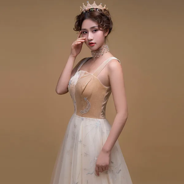 Romantique Champagne Daim Robe De Bal 2019 Princesse Appliques En Dentelle épaules Sans Manches Longue Volants Dos Nu Robe De Ceremonie