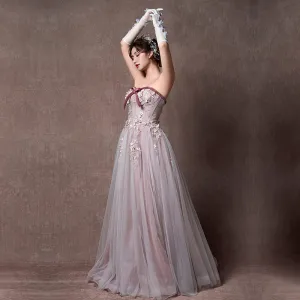 Elegant Lavendel Ballkjoler 2019 Prinsesse Kjæreste Uten Ermer Appliques Blonder Lange Buste Ryggløse Formelle Kjoler