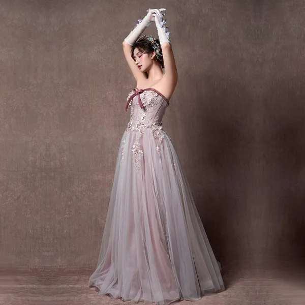 Elegant Lavendel Ballkjoler 2019 Prinsesse Kjæreste Uten Ermer Appliques Blonder Lange Buste Ryggløse Formelle Kjoler