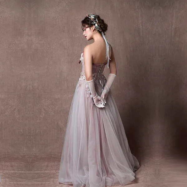 Elegant Lavendel Ballkjoler 2019 Prinsesse Kjæreste Uten Ermer Appliques Blonder Lange Buste Ryggløse Formelle Kjoler