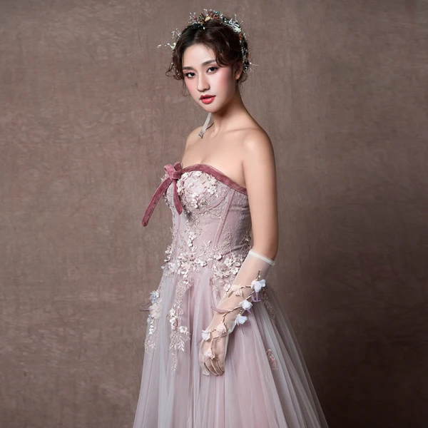 Elegant Lavendel Ballkjoler 2019 Prinsesse Kjæreste Uten Ermer Appliques Blonder Lange Buste Ryggløse Formelle Kjoler