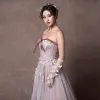 Eleganckie Lawenda Sukienki Na Bal 2019 Princessa Kochanie Bez Rękawów Aplikacje Z Koronki Długie Wzburzyć Bez Pleców Sukienki Wizytowe