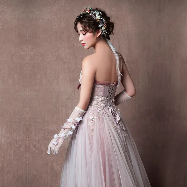 Elegant Lavendel Ballkjoler 2019 Prinsesse Kjæreste Uten Ermer Appliques Blonder Lange Buste Ryggløse Formelle Kjoler
