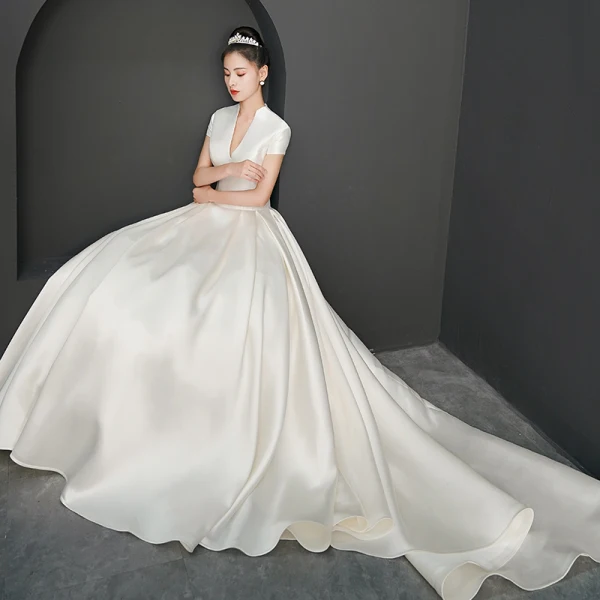 Amazing / Unique Ivory Wedding Dresses 2019 A-Line / Princess V-Neck Short Sleeve Chapel Train Ruffle