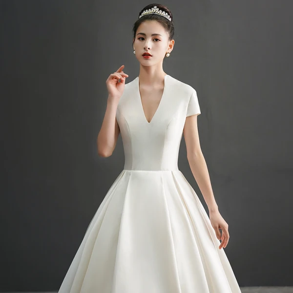 Amazing / Unique Ivory Wedding Dresses 2019 A-Line / Princess V-Neck Short Sleeve Chapel Train Ruffle