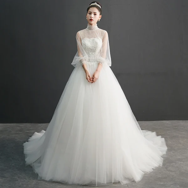 Vintage / Originale Ivoire Transparentes Robe De Mariée 2019 Robe Boule Col Haut Gonflée 3/4 Manches Appliques En Dentelle Perlage Perle Chapel Train Volants