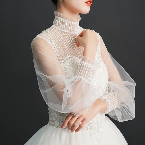 Vintage / Originale Ivoire Transparentes Robe De Mariée 2019 Robe Boule Col Haut Gonflée 3/4 Manches Appliques En Dentelle Perlage Perle Chapel Train Volants