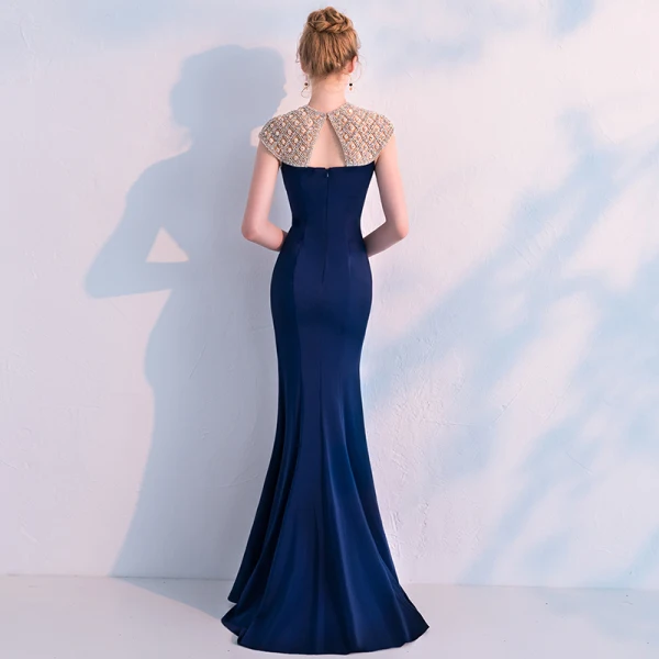 Élégant Bleu Marine Robe De Soirée 2019 Trompette / Sirène Encolure Dégagée Sans Manches Fait main Perlage Longue Volants Dos Nu Robe De Ceremonie