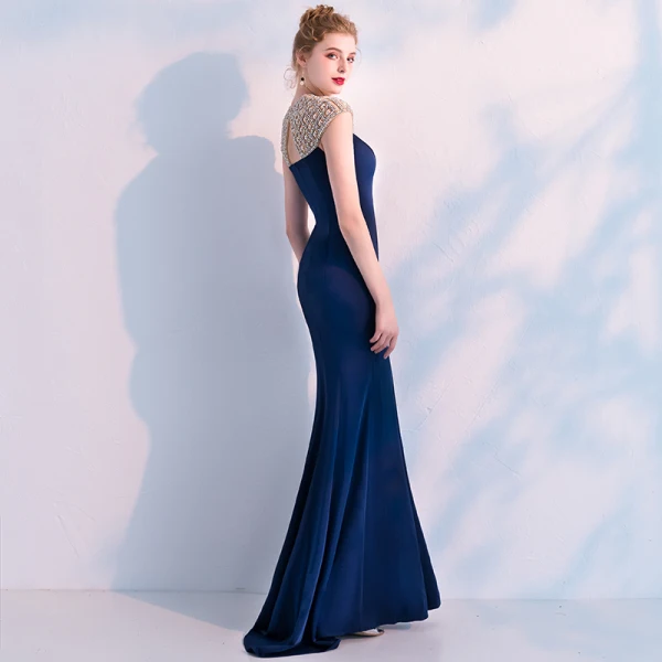 Élégant Bleu Marine Robe De Soirée 2019 Trompette / Sirène Encolure Dégagée Sans Manches Fait main Perlage Longue Volants Dos Nu Robe De Ceremonie