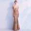 Élégant Champagne Paillettes Robe De Soirée 2019 Trompette / Sirène V-Cou Sans Manches Gland Polyester Longue Volants Dos Nu Robe De Ceremonie