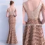 Élégant Champagne Paillettes Robe De Soirée 2019 Trompette / Sirène V-Cou Sans Manches Gland Polyester Longue Volants Dos Nu Robe De Ceremonie