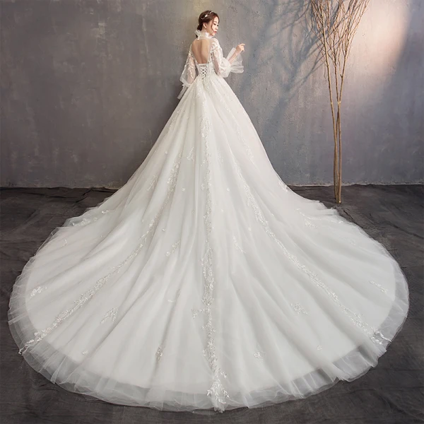 Vintage / Originale Ivoire Transparentes Robe De Mariée 2019 Robe Boule Col Haut Gonflée Manches Longues Dos Nu Appliques En Dentelle Cathedral Train Volants